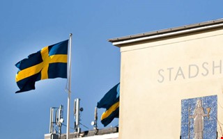 Skulle ta hand om äldre – kunde inte ta emot larm