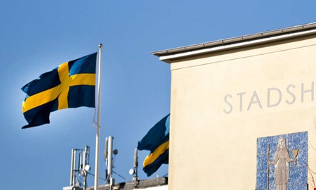 Skulle ta hand om äldre – kunde inte ta emot larm