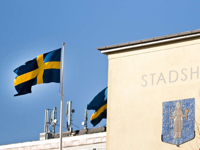 Skulle ta hand om äldre – kunde inte ta emot larm