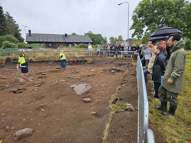 Fullt på visningarna av 2000-årigt bostadshus