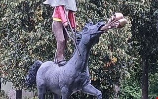 Debatt: Sagan om en staty 