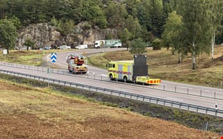 Flera bilar i olycka – vägen stängdes av
