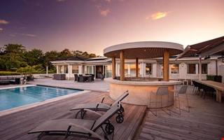 Villa med havsutsikt och pool väckte stort intresse