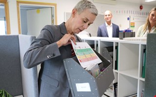 Historiskt ögonblick när första resursskolan invigdes 