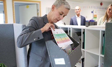 Historiskt ögonblick när första resursskolan invigdes 