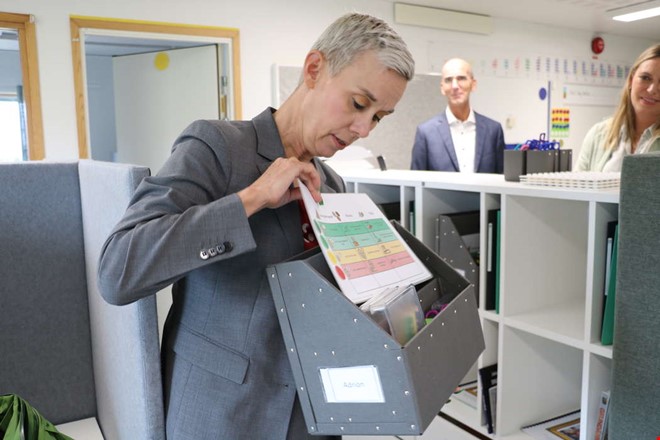 Historiskt ögonblick när första resursskolan invigdes 