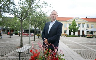 Debatt: S väljer högre skatt och större skulder