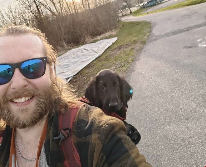 William och sambon blev utelåsta – av valpen Fenris