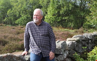 40 år efter genombrottet – nu släpper han första soloalbumet