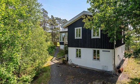 Huset på egen halvö väcker nyfikenhet