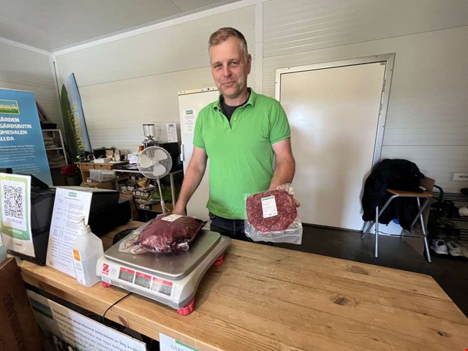 Kommunen vill ha lokalt kött – lokala producenten har aldrig lämnat anbud