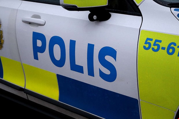 Sprang från polisen – hamnade i Kungsbackaån Sprang från polisen – hamnade i Kungsbackaån