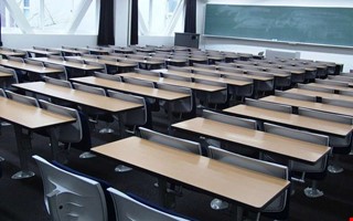 Elev gav sig på lärare – bet och slet i håret