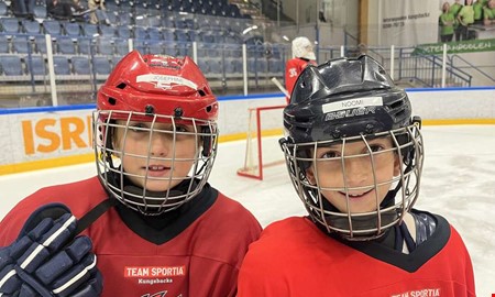 BILDEXTRA: Hockeyfest i ishallen när Hanhalsdagen firades