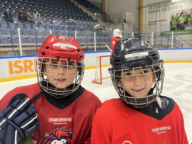 BILDEXTRA: Hockeyfest i ishallen när Hanhalsdagen firades