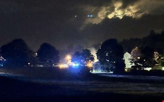 Villa övertänd efter våldsam brand – risk för explosion