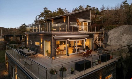 Modern villa nära salta bad lockade många