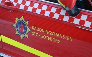 Bilar och motorcyklar räddades ur brand