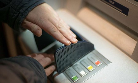 Debatt: Så går det att minska bankbedrägerier 