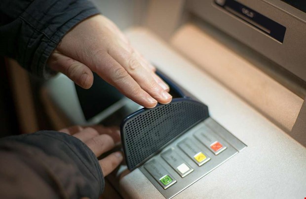 Debatt: Så går det att minska bankbedrägerier Debatt: Så går det att minska bankbedrägerier