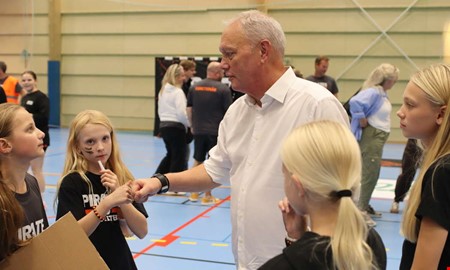 25 frivilliga fixade basketfesten