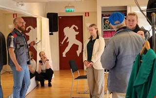 Torpförsäljningen spårar ur – snart premiär för nya farsen