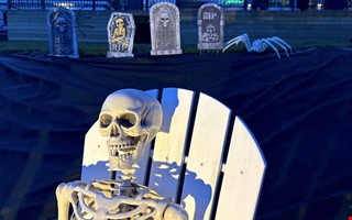 De satsar stort på Halloween – se kusliga trädgårdarna