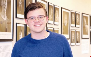 18-åringen hyllar äldre – utställningen ska visas i USA