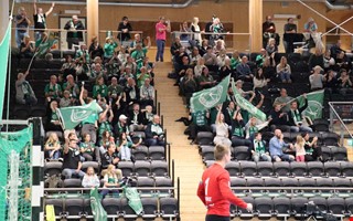 Aranäskonkurrenten sparkar tränaren efter fiaskostarten 
