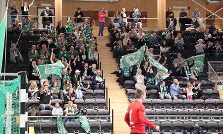 Aranäskonkurrenten sparkar tränaren efter fiaskostarten 