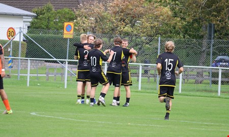 Avslöjar: Värvar anfallare som återvänder till lokalfotbollen