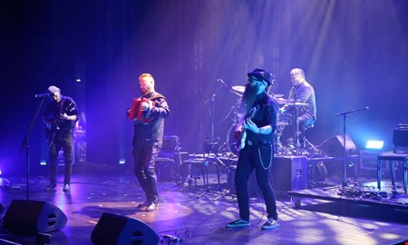 En gala med drag i på Kungsbacka teater