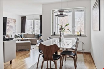 Vardagsrum med matsalsdel.