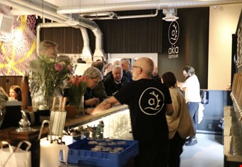 Fullt upp i baren. Foto: Christina Wagner