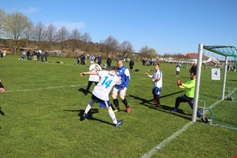 Nybyggets lag i  sexan hade m�nga m�lchanser, men Grunden Bois var lite effektivare.