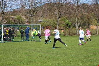 En fantomr�ddning h�ll siffrorna nere i division fyra-matchen.