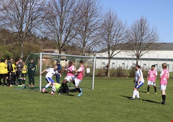 Tilltrasslad situation framf�r Grunden Bois m�l i division fyramatchen.