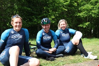 Sandra Henriksson, Frida Odbro och Mia Eskilsson, frn cykelklubben CC22 i Marks kommun, cyklade fem mil. Foto: Julia Sandstn Vikberg