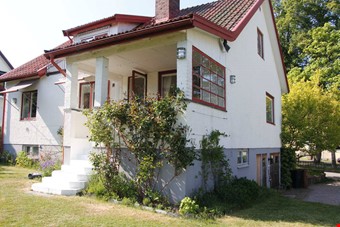 Terrassen med tak �r guld v�rd soliga dagar.