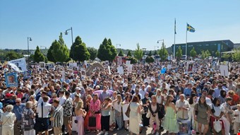Vdret var somrigt och hrligt och uppslutningen infr studentfesten p Aransgymnasiet var stor. Foto: John Skoglund.