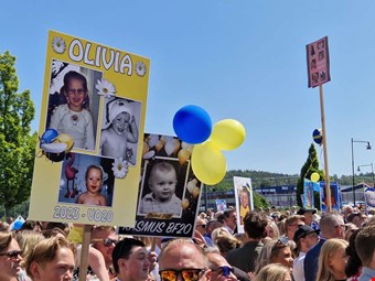 De mnga plakaten hjlpte studenterna att hitta sin familj. Foto: Kristian Alm.