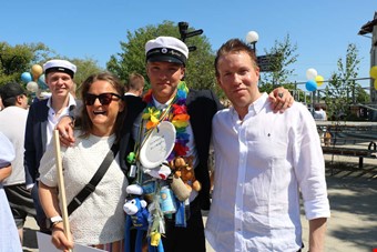 Mamma Malin Magnusson firade studenten Alexander Nystedt tillsammans med pappa Magnus Nystedt. Foto: Johanna Simonsson