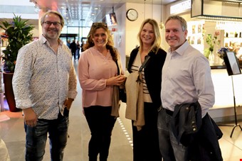 Sven Karlsson, en av arrangrerna frn Karlssons Musik vlkomnade sina vnner Camilla Kjellman, Heli Karvonen och Morgan Andrn till evenemanget.