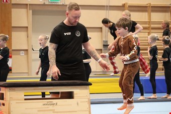 Det kan vara tufft att vara kille i en s kvinnodominerad bransch, men det r bara att hoppa p! Foto: Andreas Linder