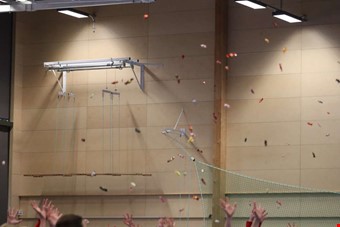 Och allt avslutades, som sig vl br, med  ja ni ser ju  godisregn. Foto: Andreas Linder